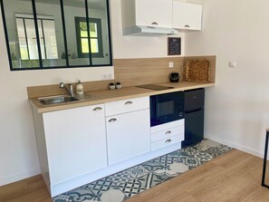 Micro-ondes, four, plaque de cuisson, lave-vaisselle
