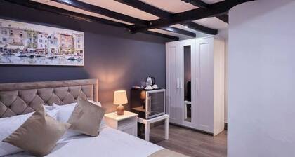 Courtyard Lodge | Room 1 Stay