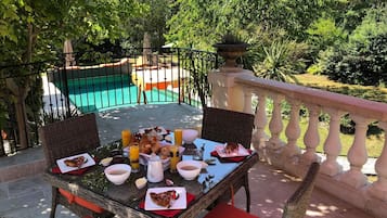 Deluxe Quadruple Room, Pool View | Terrace/patio