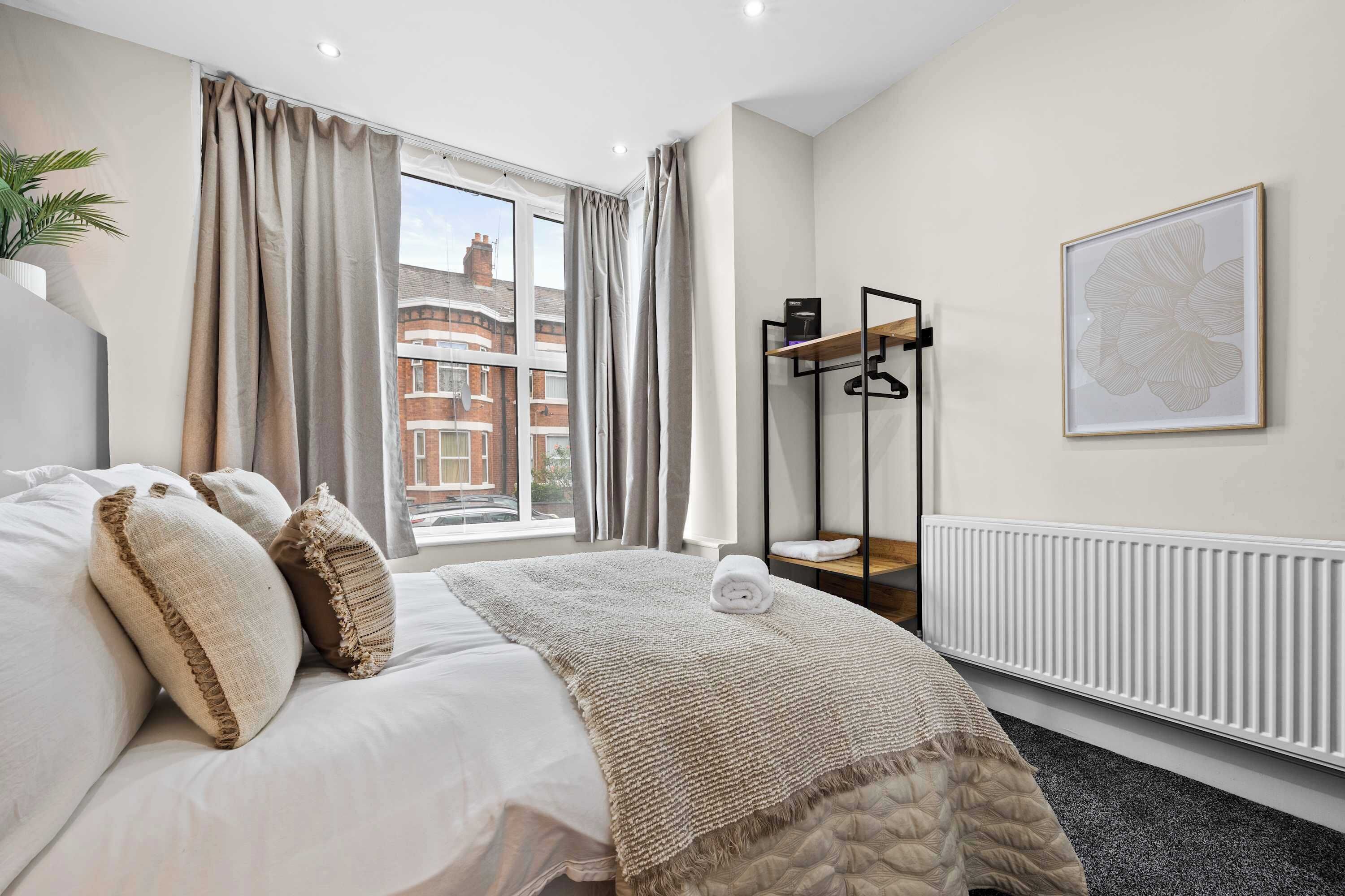 6 habitaciones, escritorio y tabla de planchar con plancha 