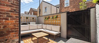 Sleeps 14 The Old Trafford Zen by Genesis Living