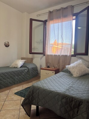 2 bedrooms, iron/ironing board, WiFi