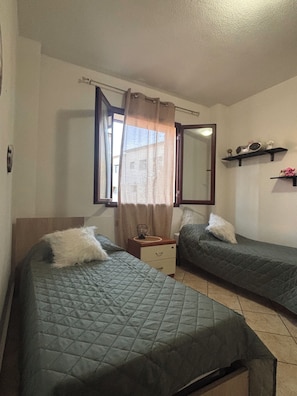 2 bedrooms, iron/ironing board, WiFi