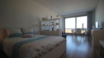 Apartment | Premium bedding, desk