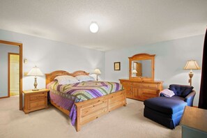 4 makuuhuonetta, silitysrauta/-lauta, Wi-Fi, vuodevaatteet