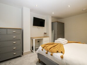 3 bedrooms, individually decorated, individually furnished, free WiFi