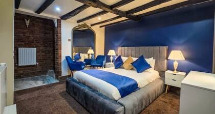 The Courtyard lodge Room 6