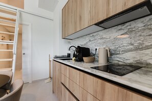 Fridge, microwave, stovetop, coffee/tea maker