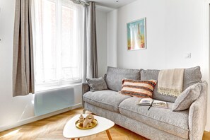 Appartement Ville, 1 lit double et 1 canapé-lit, non-fumeur, vue cour intérieure | Coin séjour