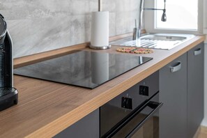 Micro-ondes, four, plaque de cuisson, lave-vaisselle