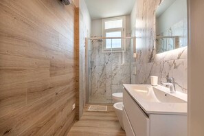 Pyyhkeet, saippua, vessapaperi