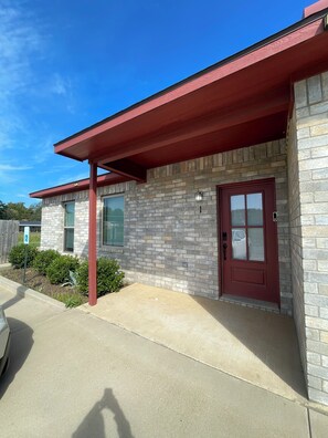 Exterior detail - Charming 2-bedroom apartment in Lindale (Lindale)