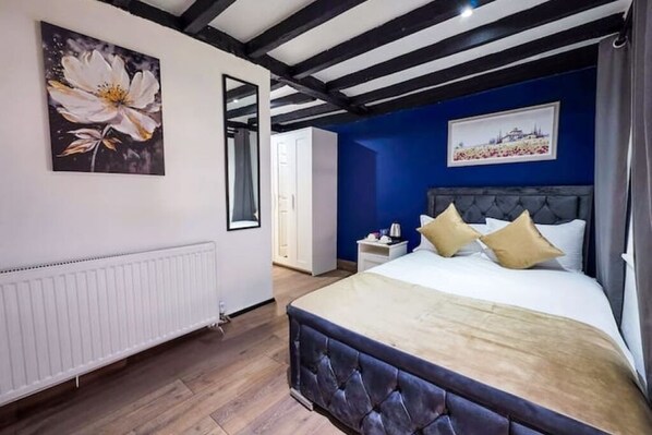 1 bedroom, WiFi - Courtyard Lodge -Room 8 on suite (Stotfold)