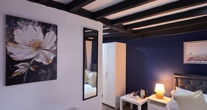 Courtyard Lodge -Room 8 on suite