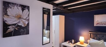 Courtyard Lodge -Room 8 on suite