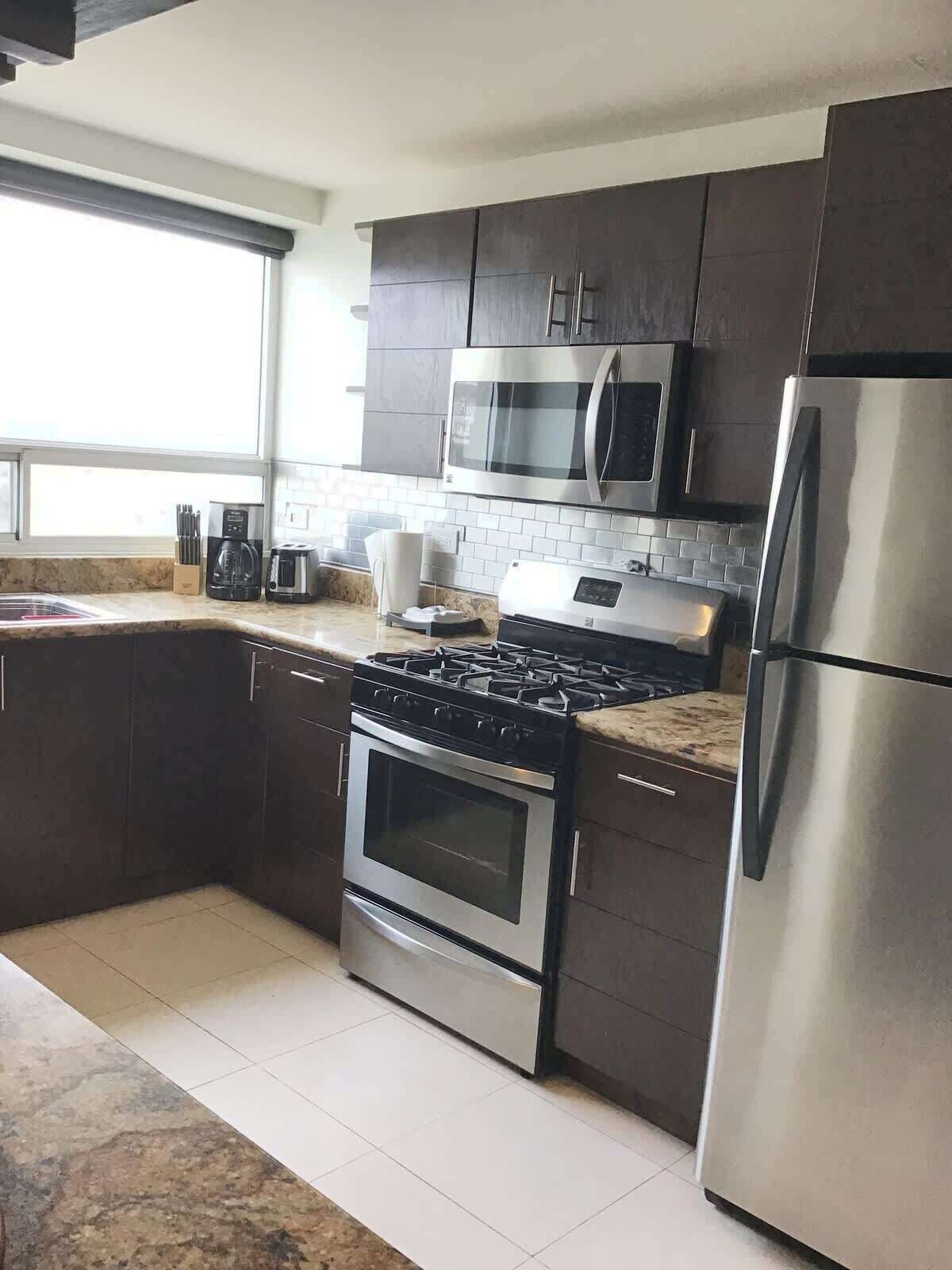 冰箱、微波炉、烤箱、炉灶