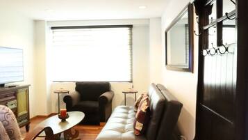 電視、書籍、 辦公室