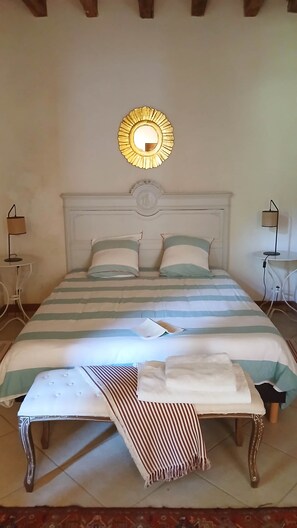 5 quartos, ferros/tábuas de passar roupa, Wi-Fi, roupa de cama