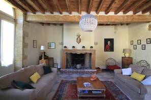 Unclassified image, 5 of 44, button