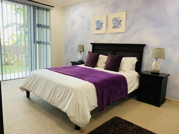 5 bedrooms, iron/ironing board, WiFi, bed sheets