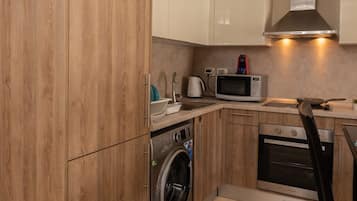Jazzy 1BDR w/ Outdoor Pool View Terrace| Free Pool & Beach Access (M1-6A-02) | 私人廚房 | 雪櫃、微波爐、焗爐、爐具