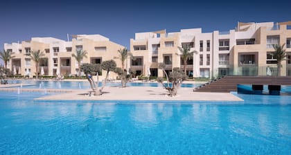 Xuru Stays I Exotic 1bdr w/ Outdoor Terrace Pool & Beach Access