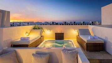 Luxe 3BDR w/ Private Rooftop Jacuzzi & Beach Access (M1-7B-22) | Outdoor spa tub