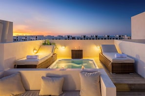 Luxe 3BDR w/ Private Rooftop Jacuzzi & Beach Access (M1-7B-22) | 야외 스파 욕조