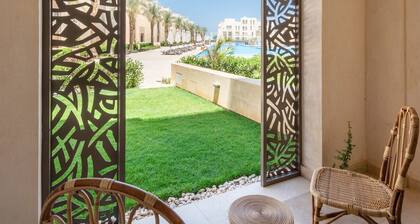 Xuru Stays I Exotic 1bdr w/ Outdoor Terrace Pool & Beach Access