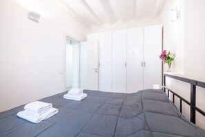 2 bedrooms, desk, iron/ironing board