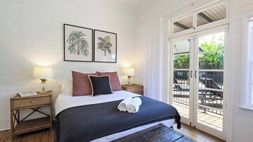 4 slaapkamers, een bureau, een strijkplank/strijkijzer, wifi