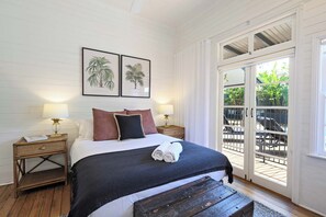 4 slaapkamers, een bureau, een strijkplank/strijkijzer, wifi