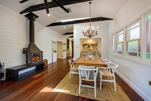 Dining - Luxury Estate, Pool & Pet Friendly l Nova Escapes (Bangalow)