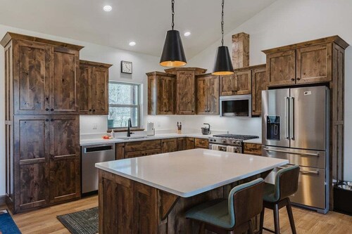 Modern Mountain Retreat | Hot Tub, Views & Trails Nearby