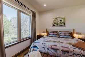 3 bedrooms, desk, iron/ironing board, free WiFi