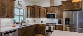 Modern Mountain Retreat | Hot Tub, Views & Trails Nearby