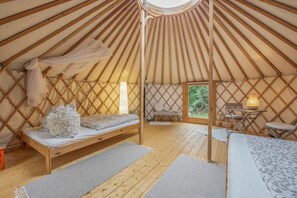 Room - Cozy 28 m² yurt with stargazing view, barbecue area, and separate bathroom (Wald)