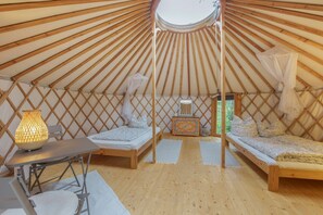 Room - Cozy 28 m² yurt with stargazing view, barbecue area, and separate bathroom (Wald)