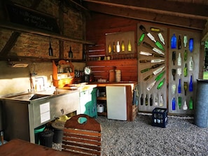 Fridge, stovetop, coffee/tea maker, electric kettle