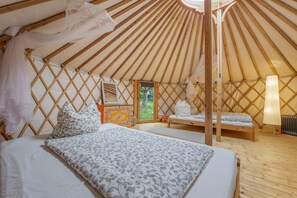Room - Cozy 28 m² yurt with stargazing view, barbecue area, and separate bathroom (Wald)