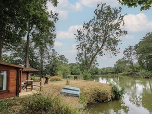 Cottage | Property grounds - Carps Well Lodge (Warwick)