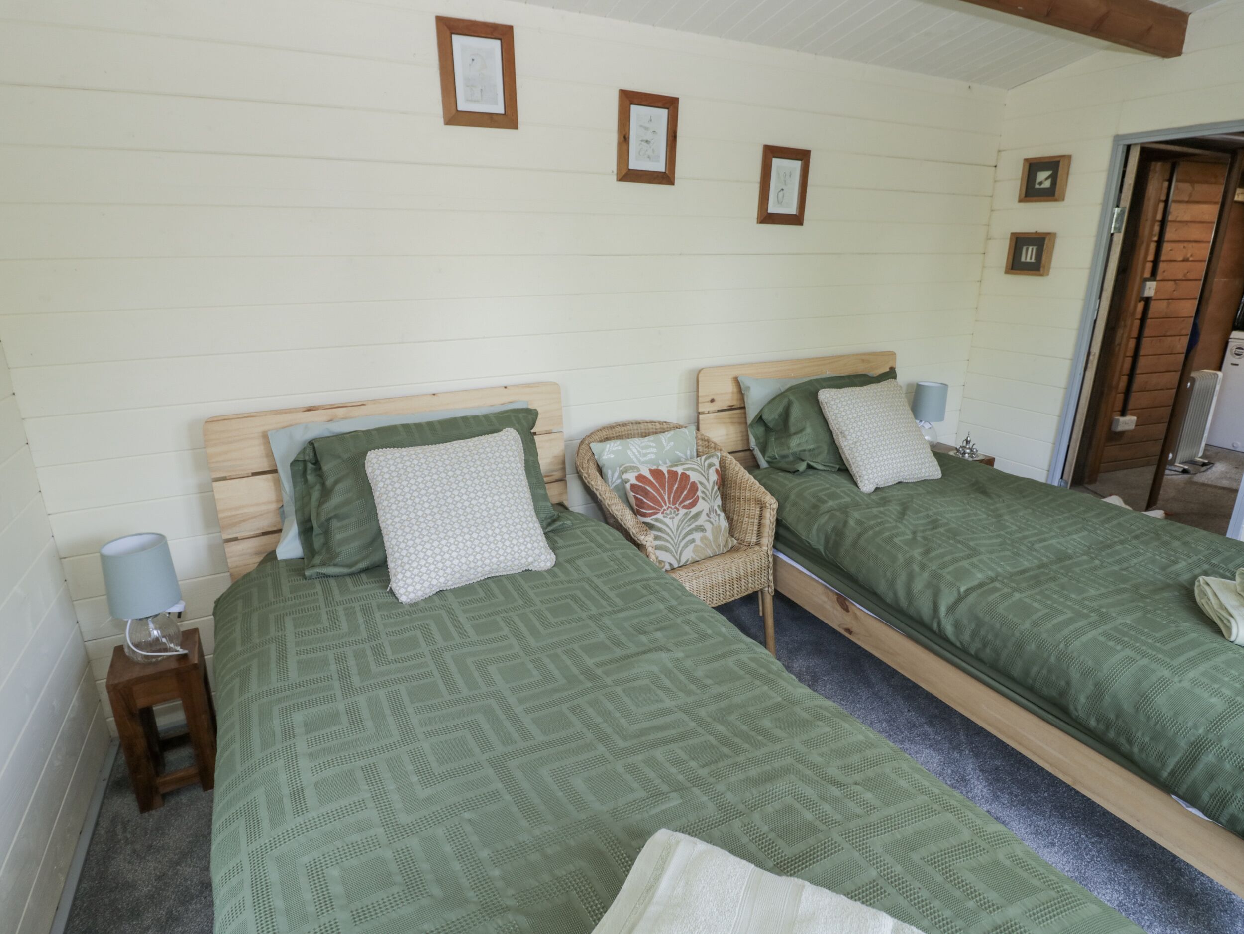 1 bedroom, individually decorated, individually furnished