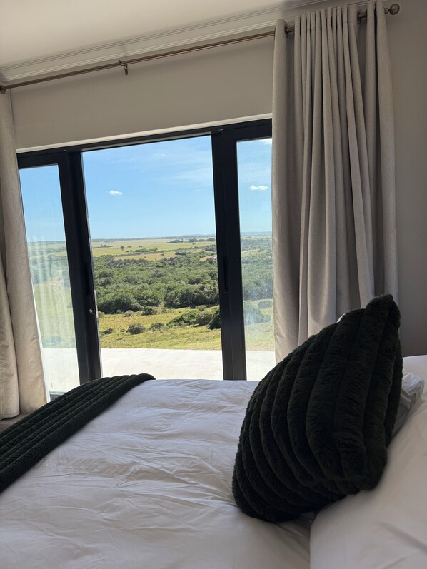 5 bedrooms, iron/ironing board, WiFi, bed sheets - 5 Bedroom Imbabala Eco-Lodge nestled in a peaceful estate with stunning views (Kenton-on-Sea)