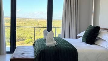 5 bedrooms, iron/ironing board, WiFi, bed sheets