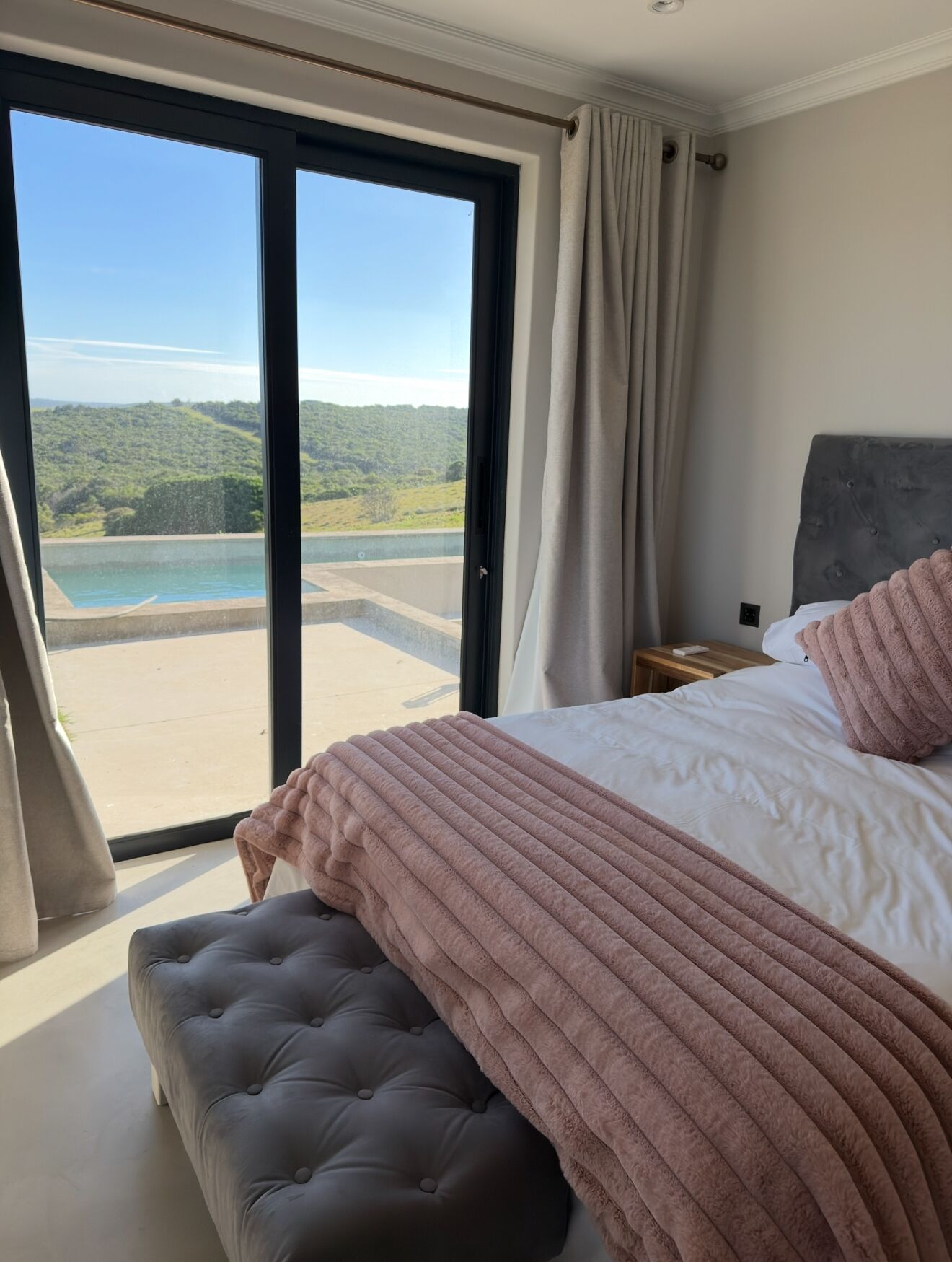 5 chambres, fer et planche à repasser, Wi-Fi, draps fournis