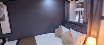 The Courtyard Lodge Room 2