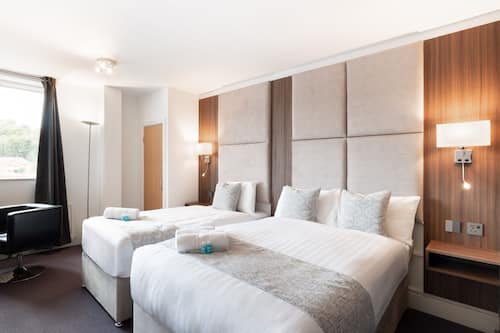 Premium Suite, Ensuite | Desk, laptop workspace, soundproofing, iron/ironing board