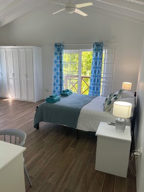 4 bedrooms, iron/ironing board, WiFi, bed sheets