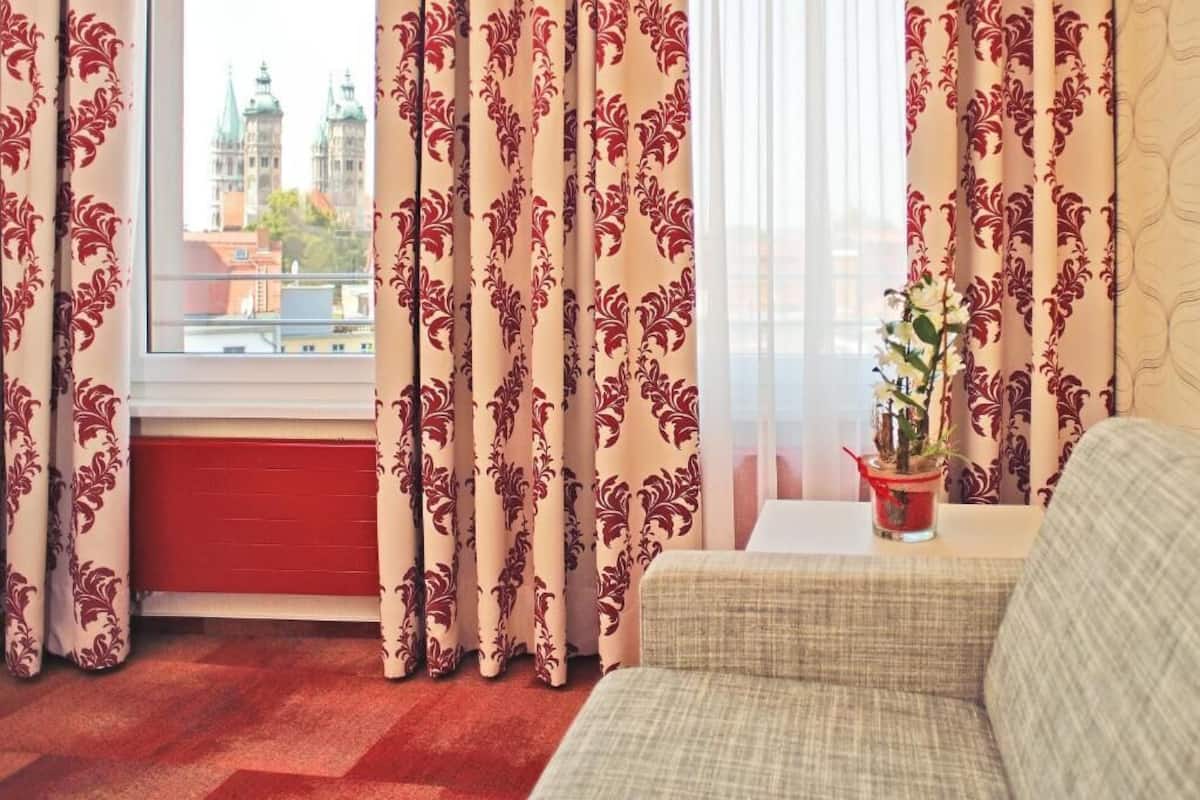 Superior Suite | In-room safe, desk, free WiFi