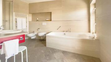 Superior Suite | Bathroom | Shower, hair dryer, towels, soap